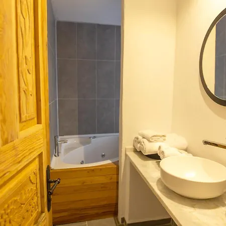 çamlık 87 Ayvalık Otel Ayvalı